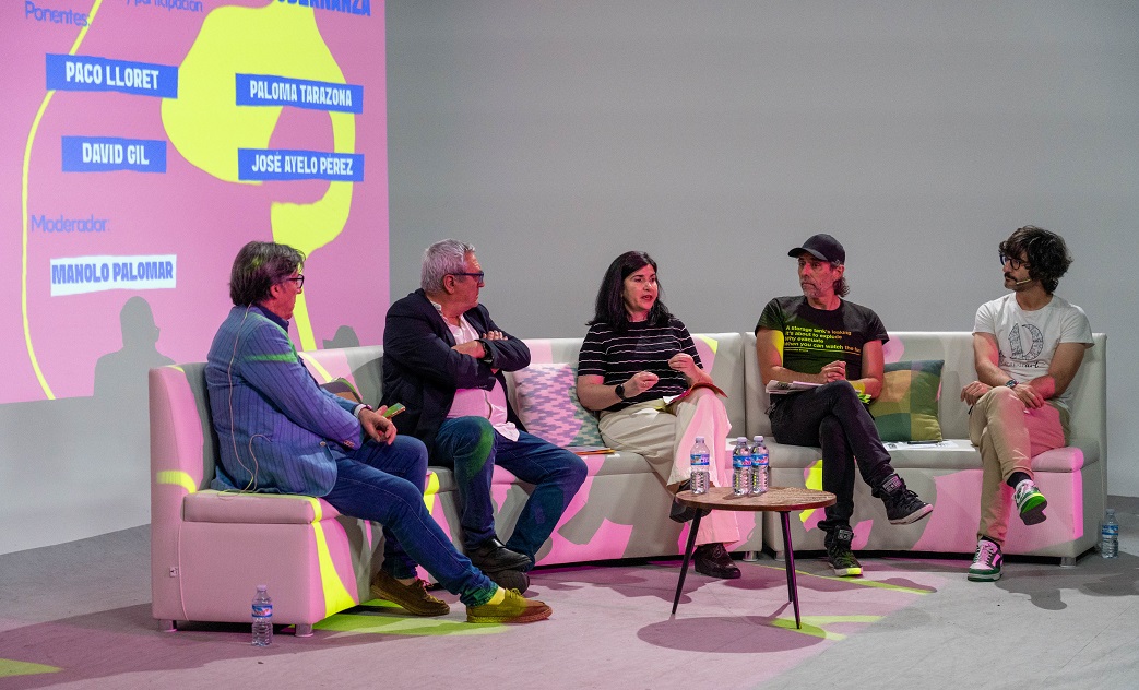 Kapsulab “Cultura Superglue”, una trobada on la mirada cooperativa, la cultura i la participació s'entrellacen
